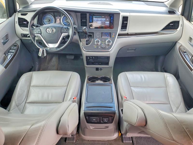 2016 Toyota Sienna xle Premium 8-passenger