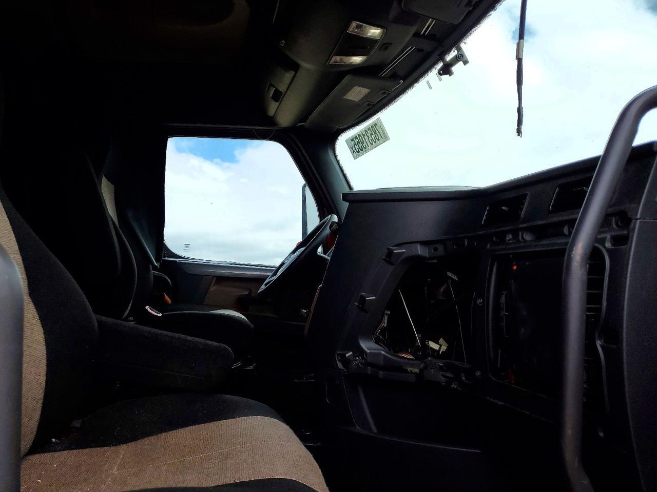 2020 Freightliner Cascadia 126 Semi Truck