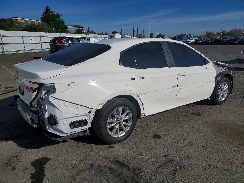 2025 Toyota Camry le