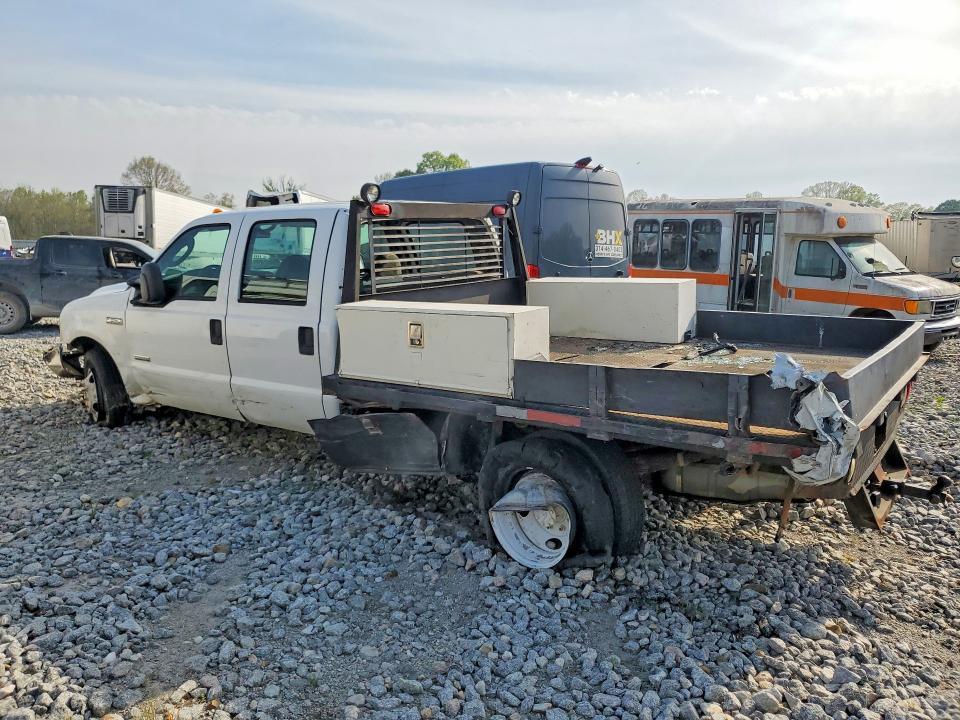 2005 Ford F350 Super Duty Flatbed Truck