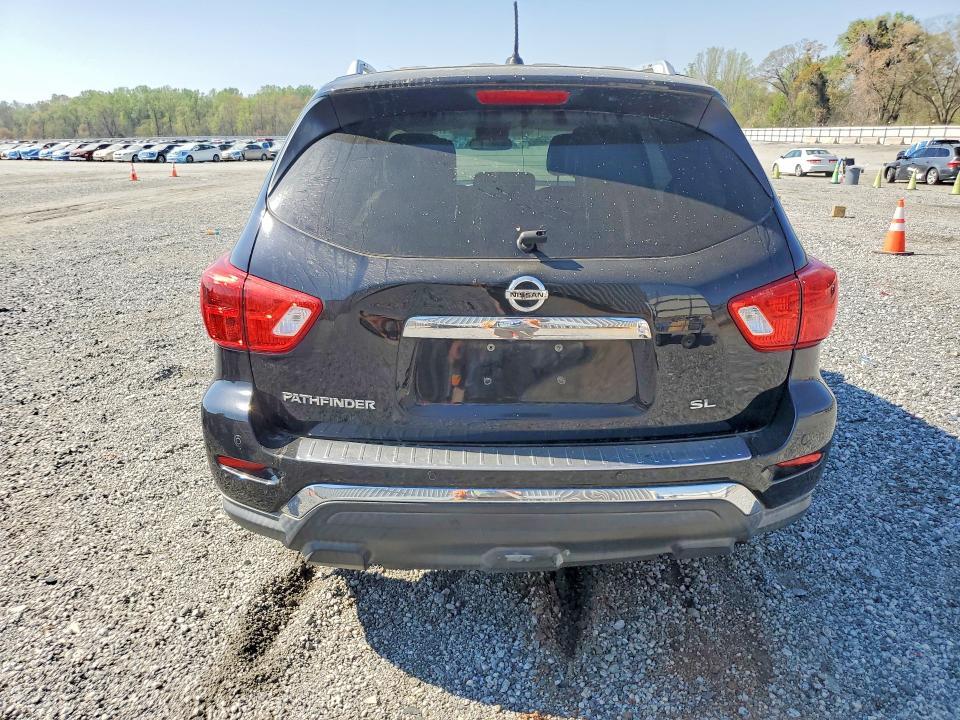 2017 Nissan Pathfinder sl