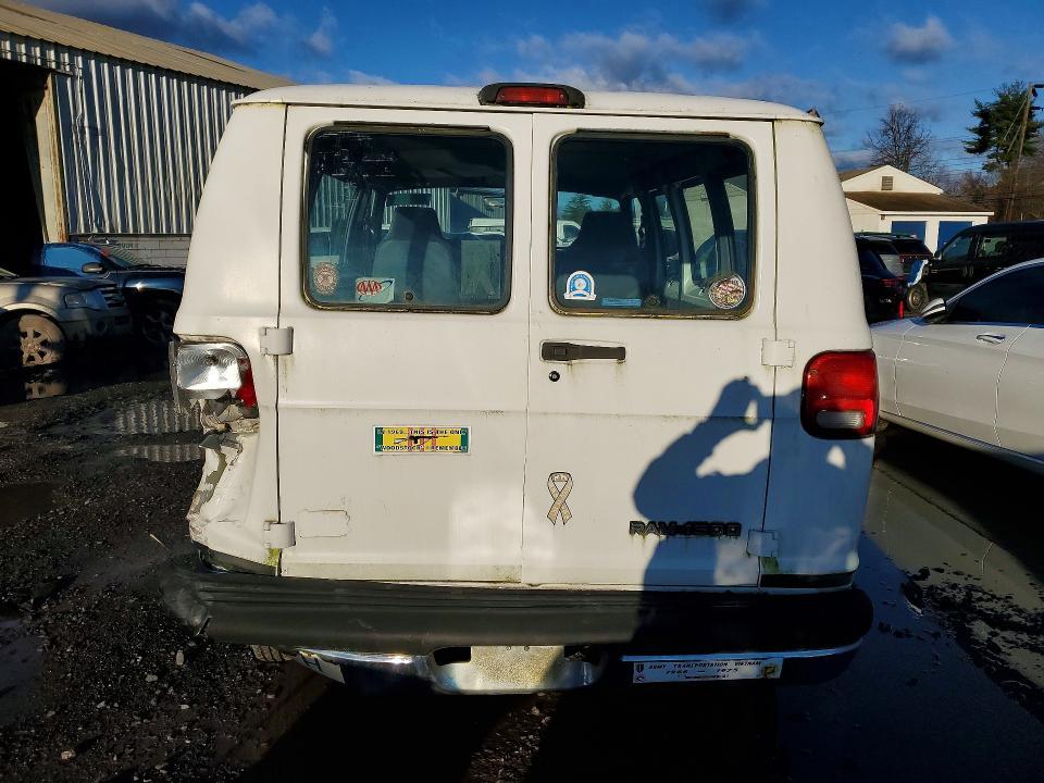 2000 Dodge Ram Wagon B1500