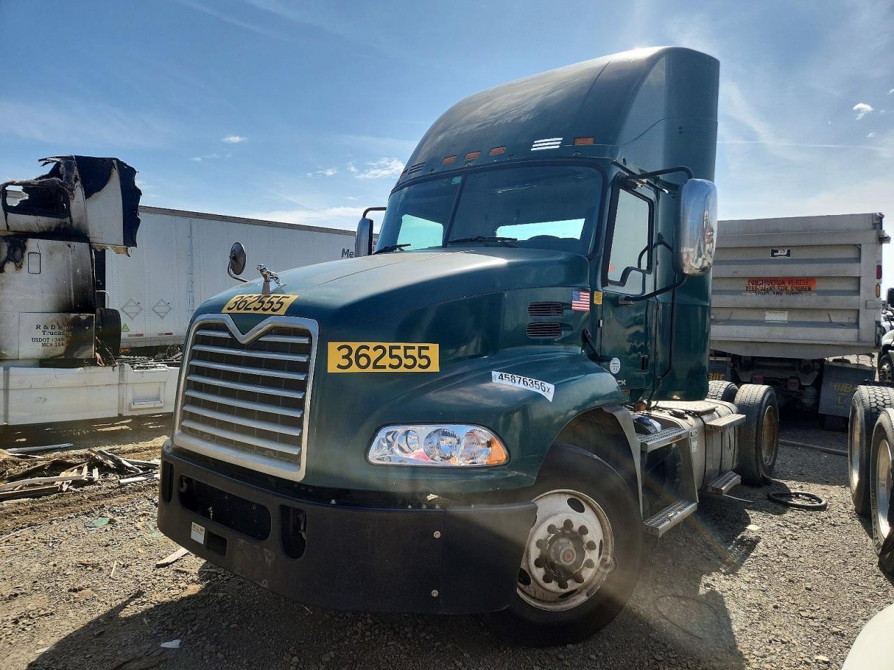 2017 Mack CXU612 Semi Truck