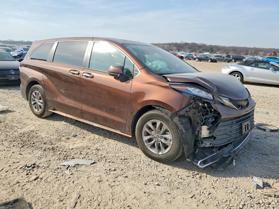 2023 Toyota Sienna xle 7-passenger