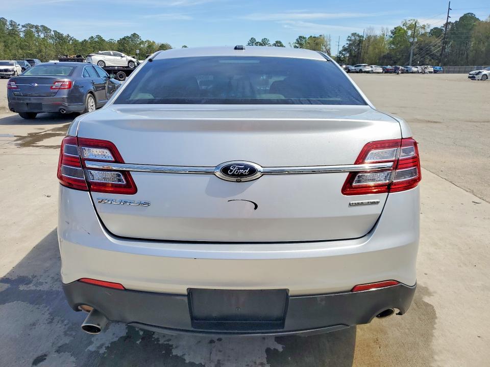 2016 Ford Taurus se
