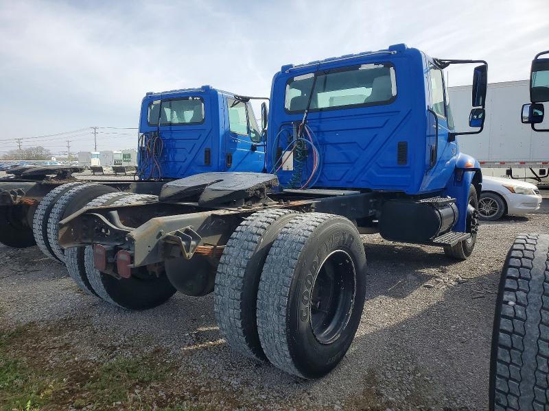 2002 International 4400 Semi Truck