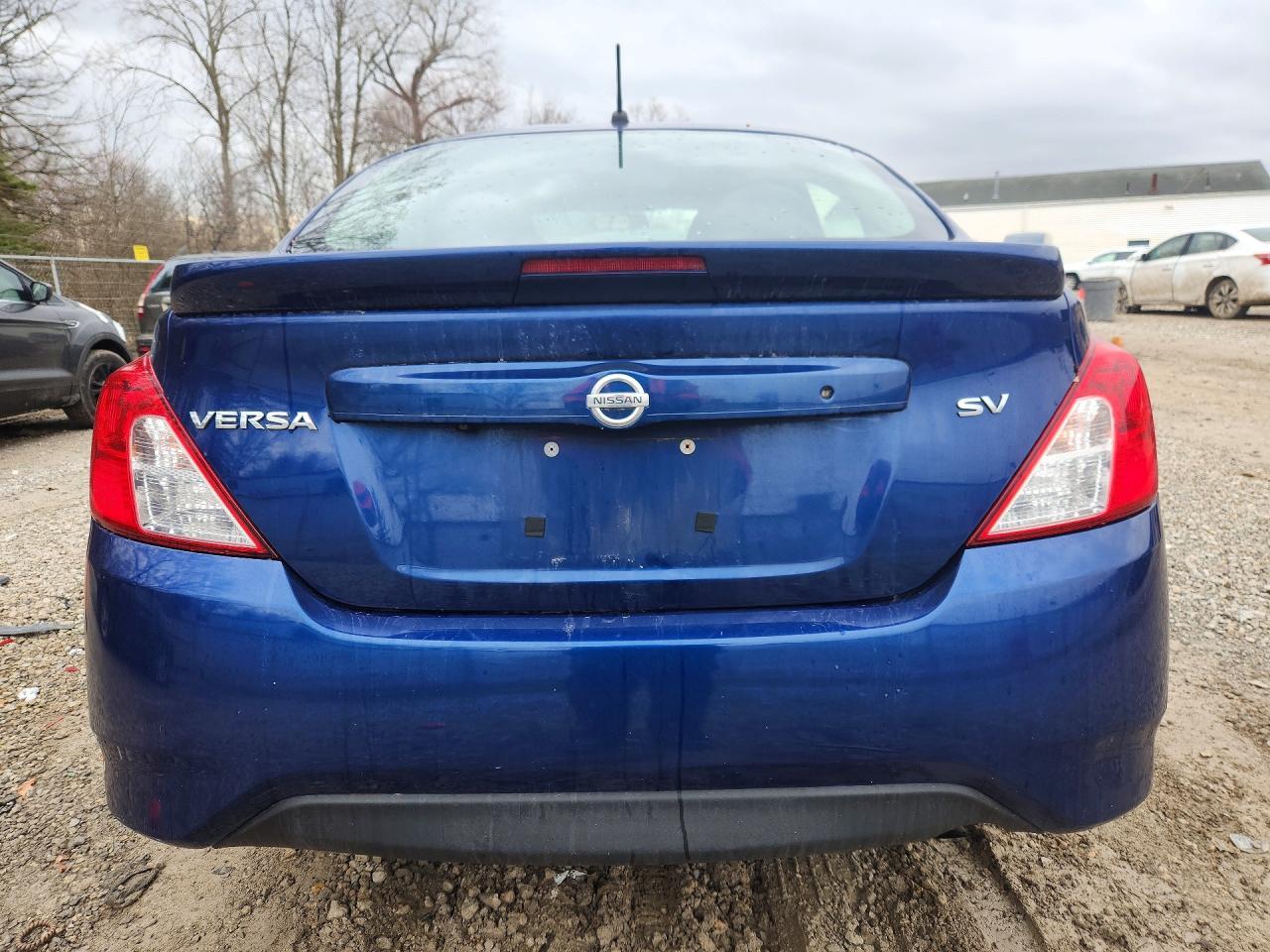2018 Nissan Versa sv