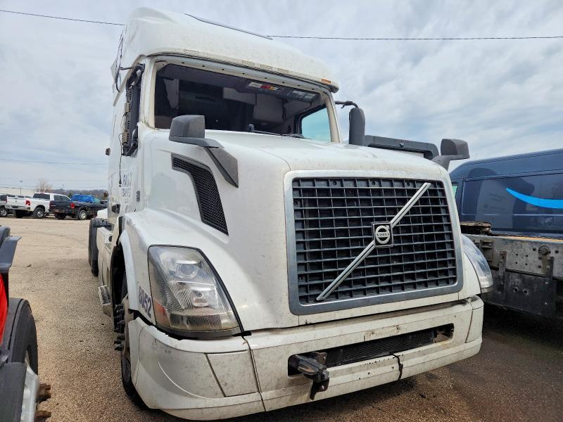 2016 Volv O VNL Semi Truck