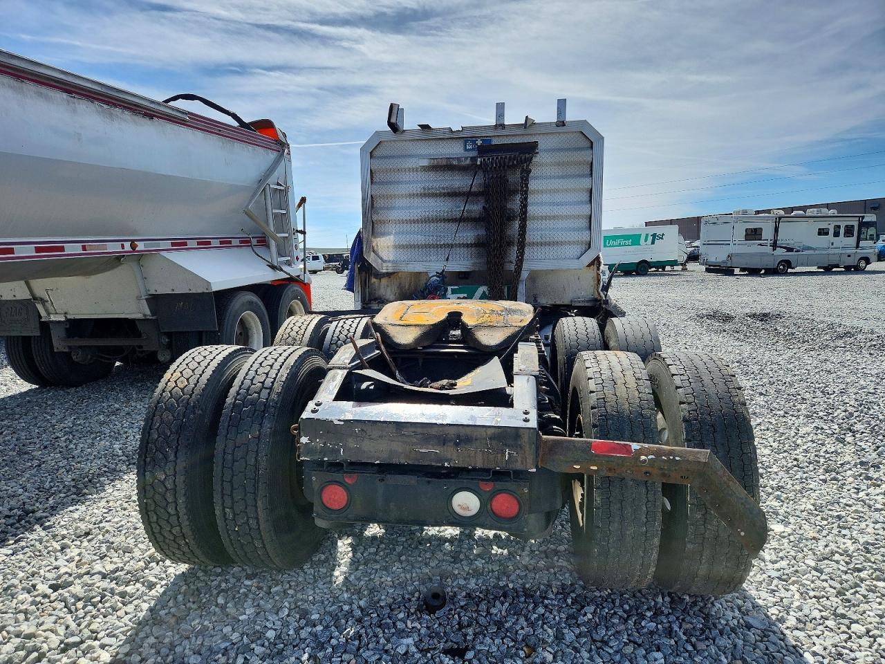 2009 Peterbilt 387 Semi Truck