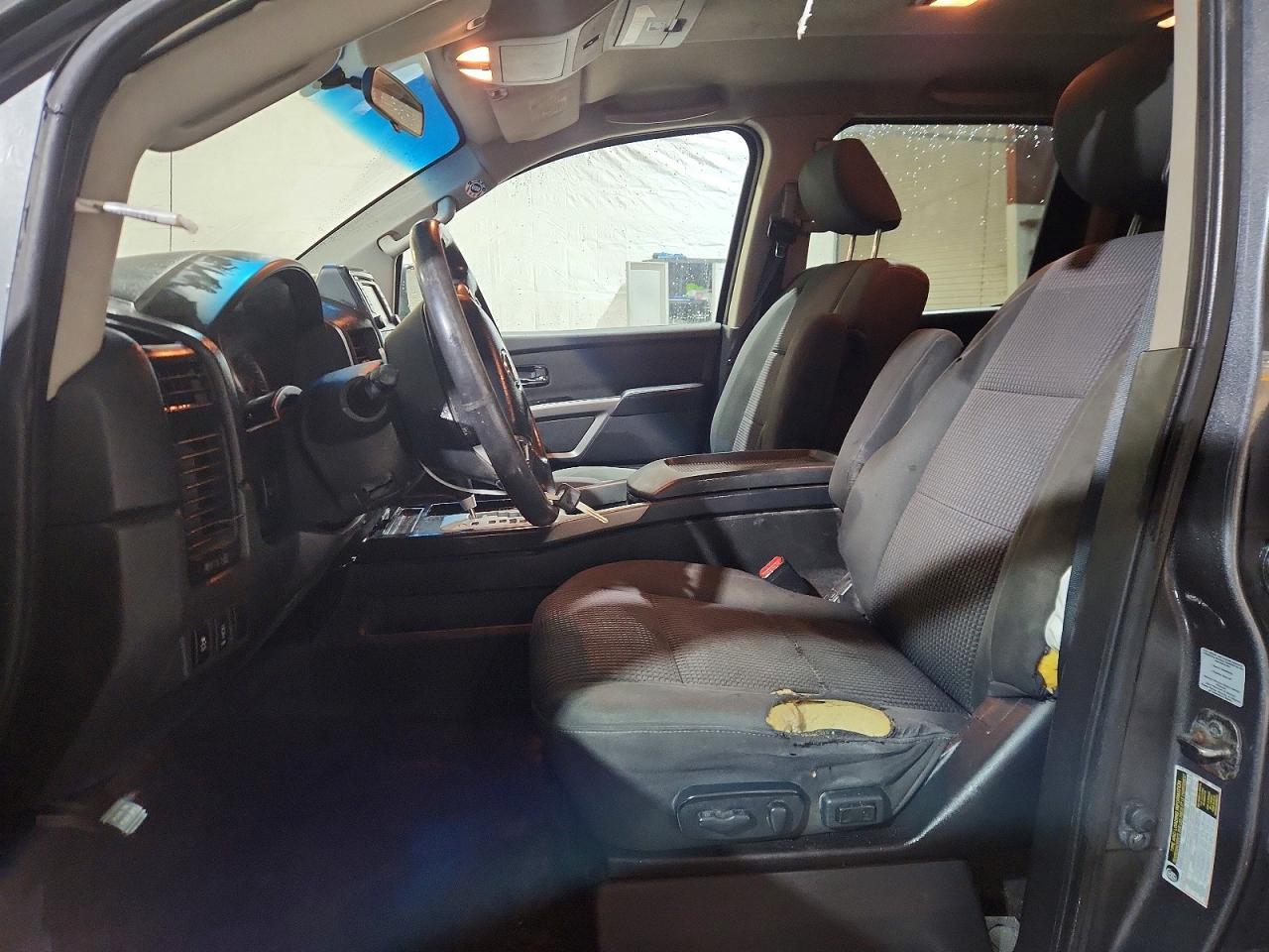 2015 Nissan Titan SV