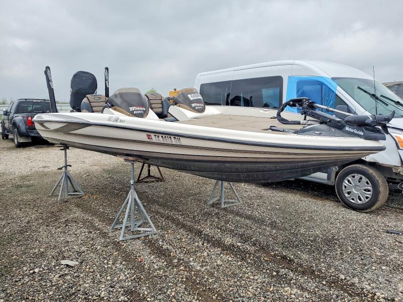 2011 Triton 1650 Boat
