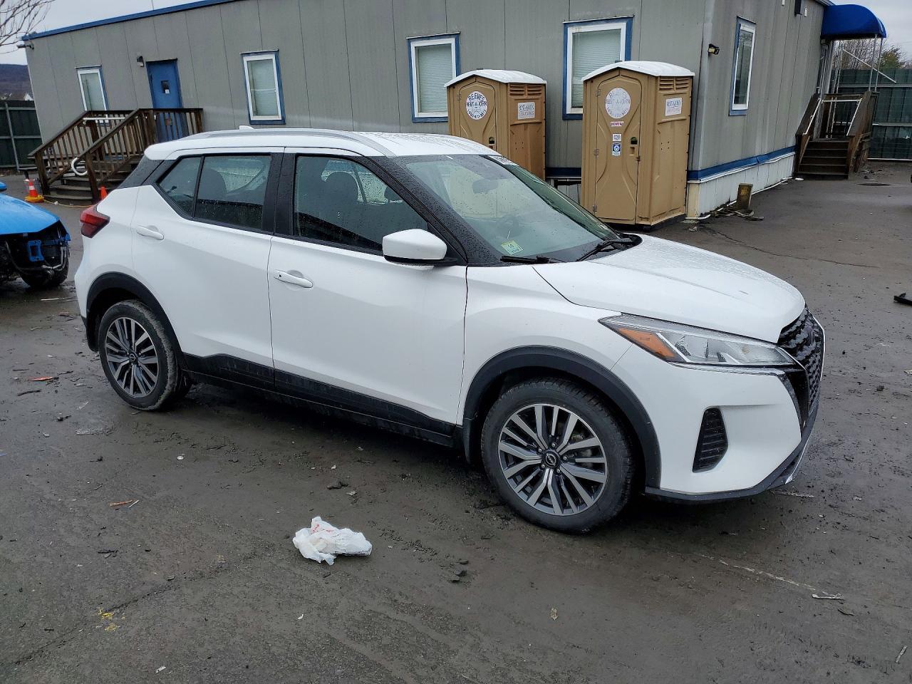 2023 Nissan Kicks sv