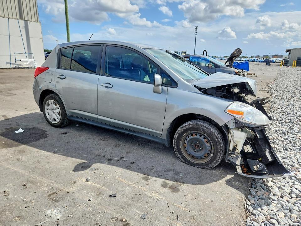 2011 Nissan Versa 1.8 s