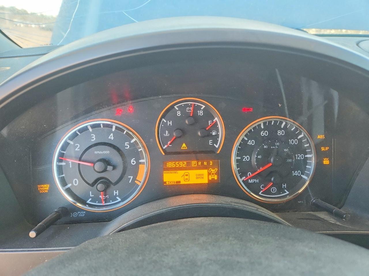 2011 Nissan Titan SV