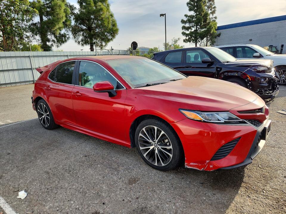2020 Toyota Camry se