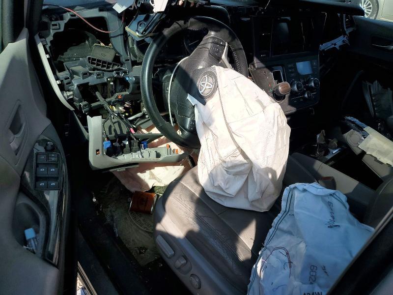 2015 Toyota Sienna xle 8-passenger