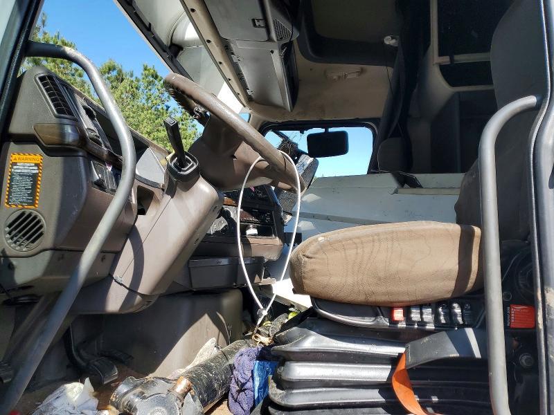 2017 Volvo VNL Semi Truck