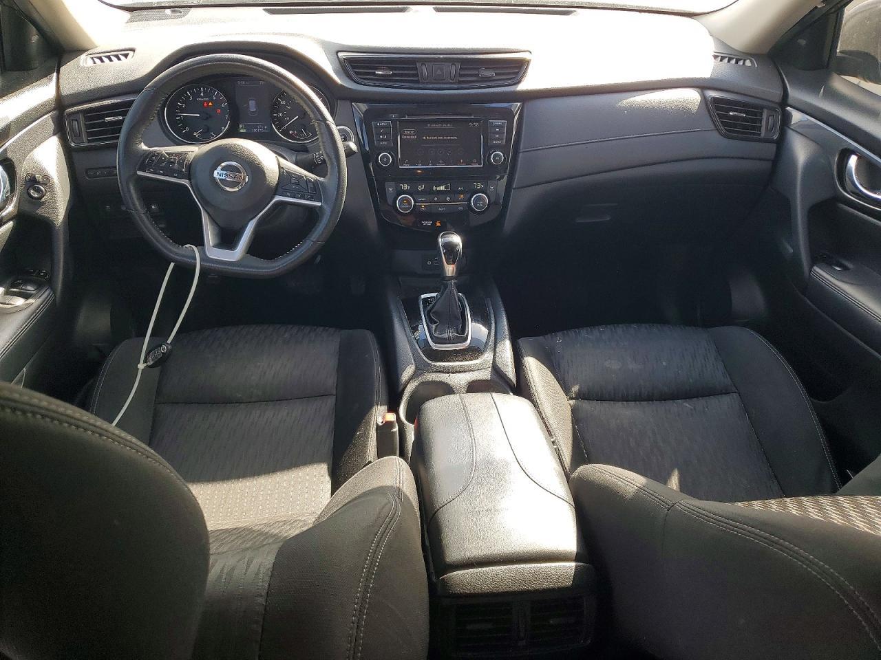 2020 Nissan Rogue sv