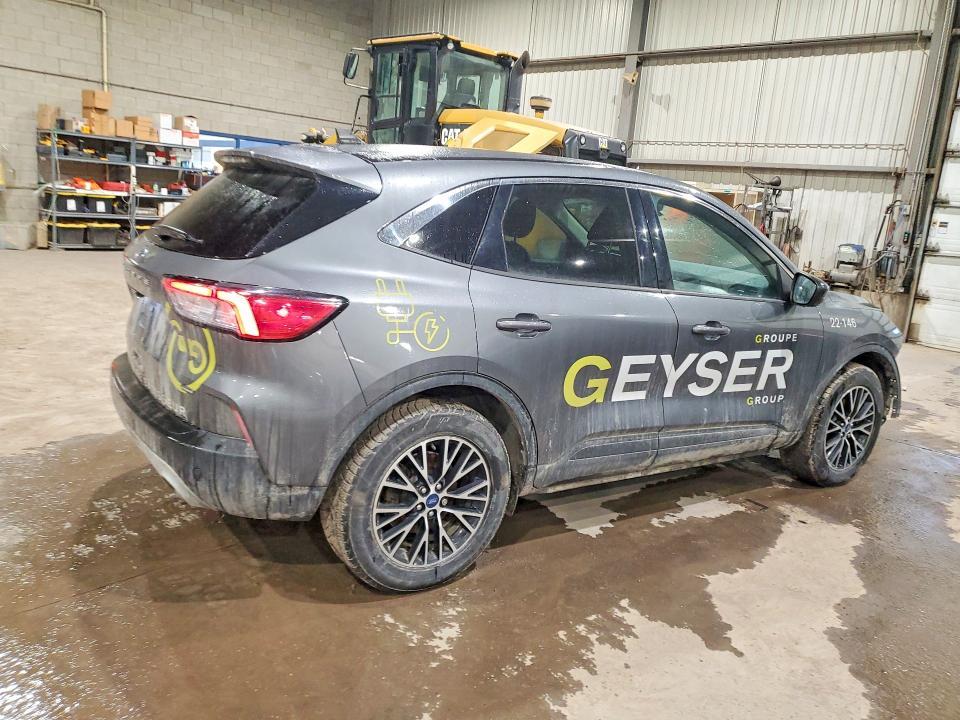 2022 Ford Escape se hev