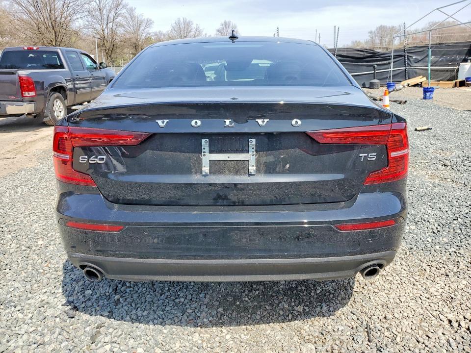 2021 Volvo S60 T5 Momentum