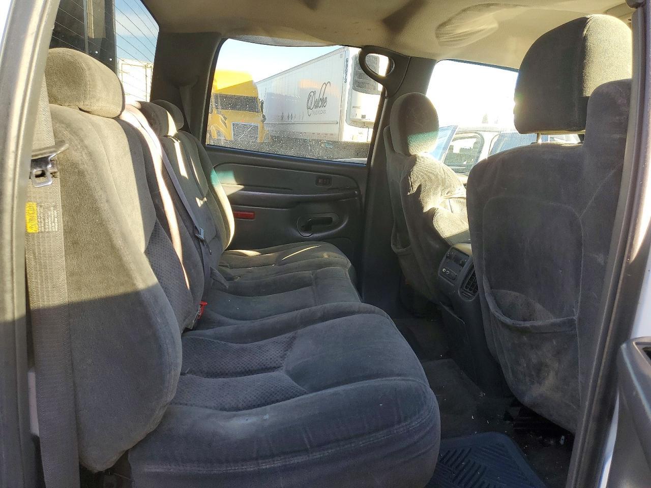 2004 Chev Rolet Silverado 2500 Flatbed Truck