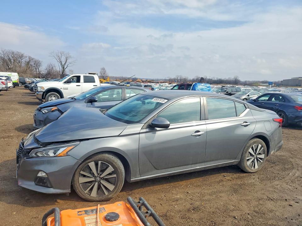2021 Niss Altima sv