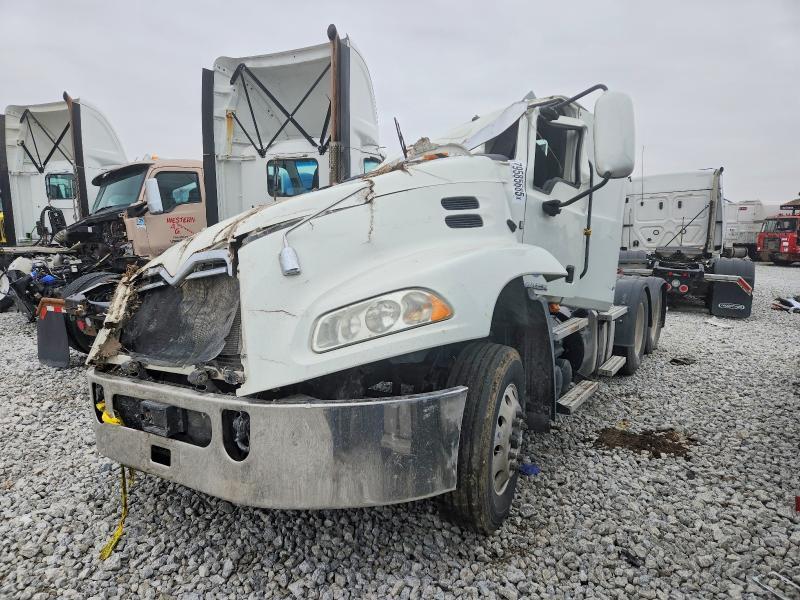 2017 Mack CXU613 Semi Truck