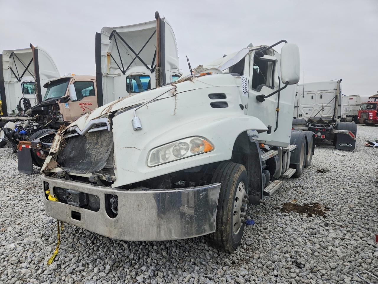 2017 Mack CXU613 Semi Truck