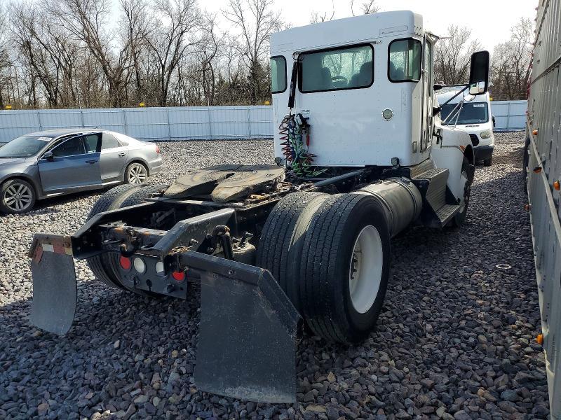 2016 Kenworth T330 Semi Truck