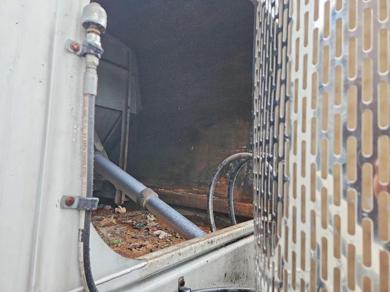 1998 Peterbilt 320 Refuse Truck