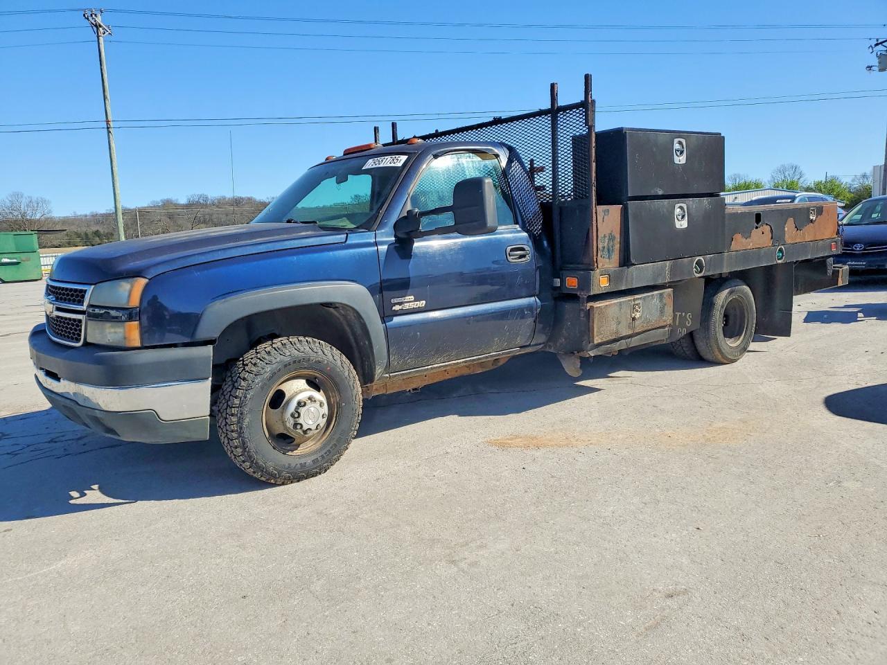 2007 Chev Rolet Silverado Flatbed Truck