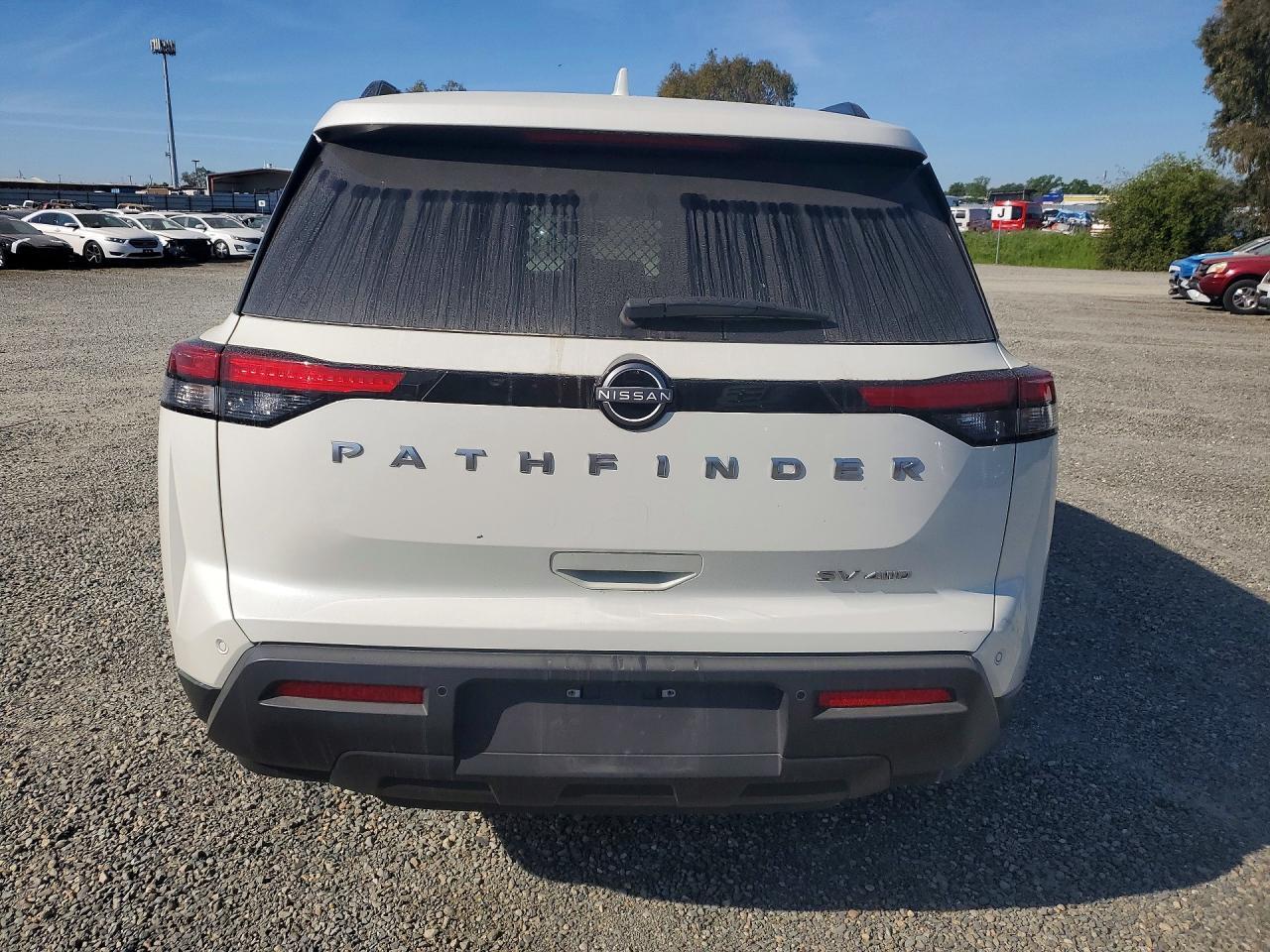 2024 Nissan Pathfinder sv