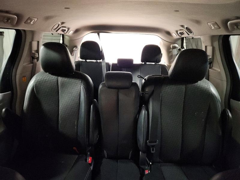 2011 Toyota Sienna se 8-passenger