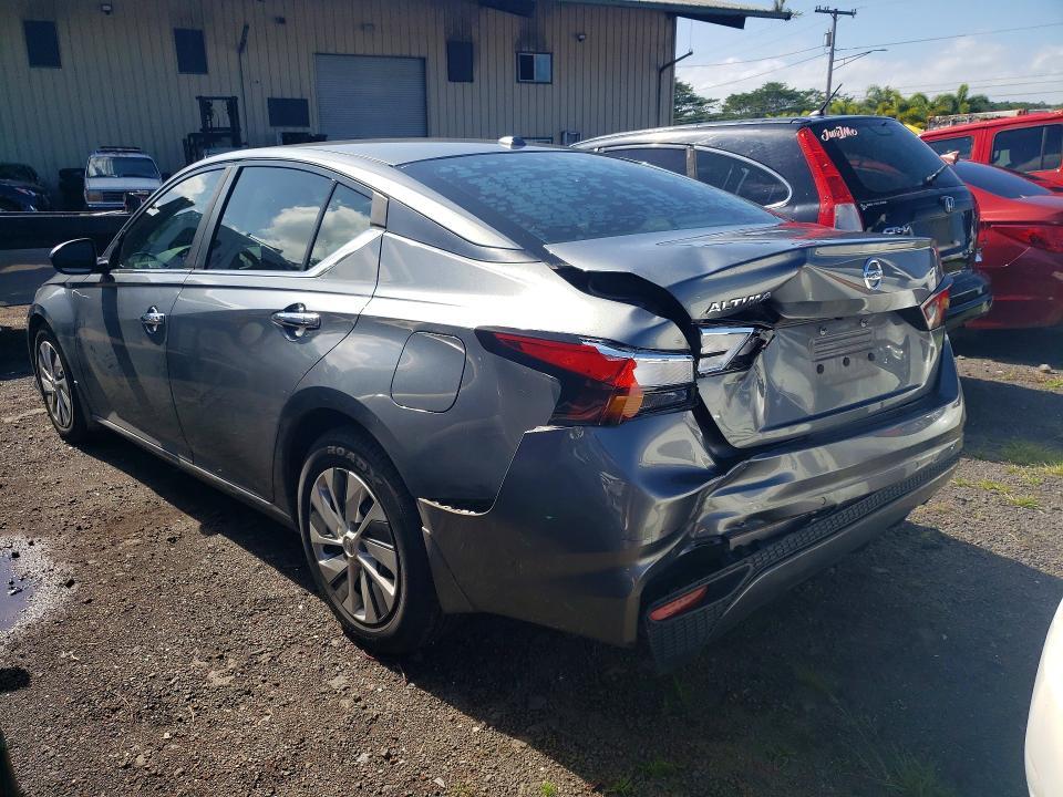 2020 Niss Altima