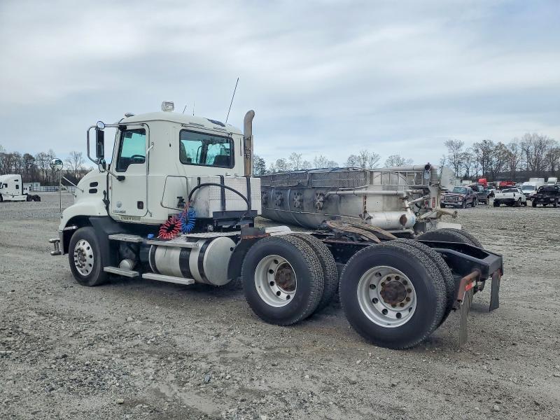 2014 Mack 600 CXU613-Semi Truck