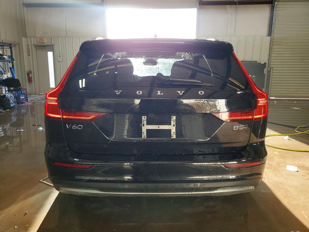 2025 Volvo V60 Cross Country Plus