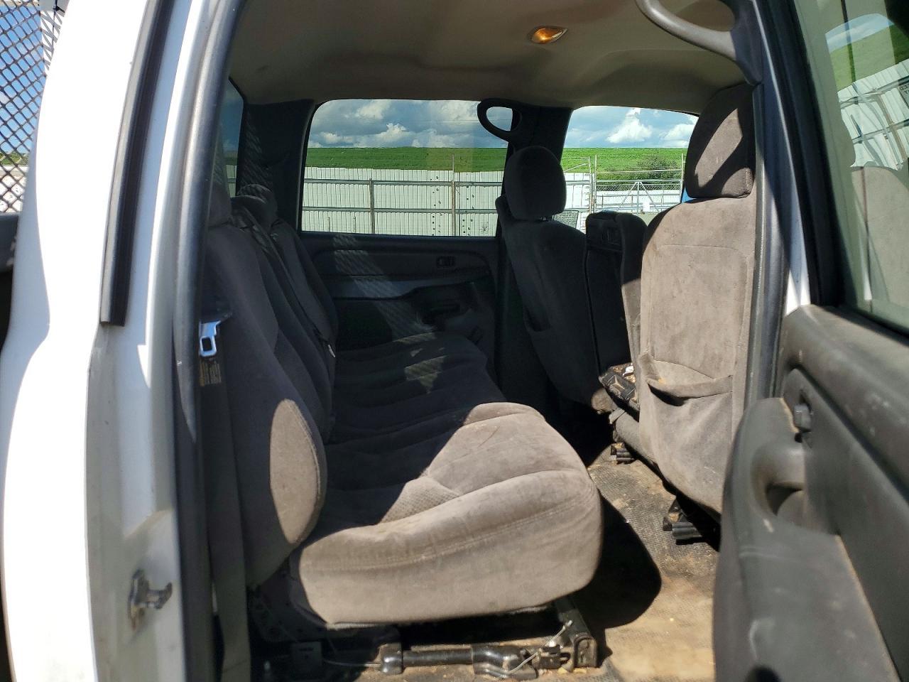 2006 Chevrolet Silverado Flatbed Truck