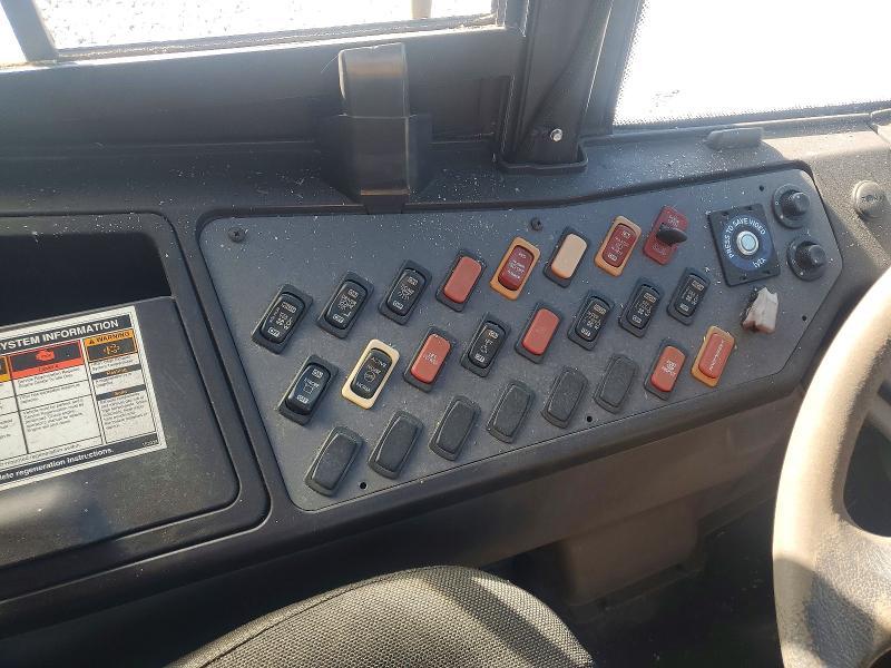 2010 Freightliner 2010 Thomas SAF-T-LINER C2-School Bus