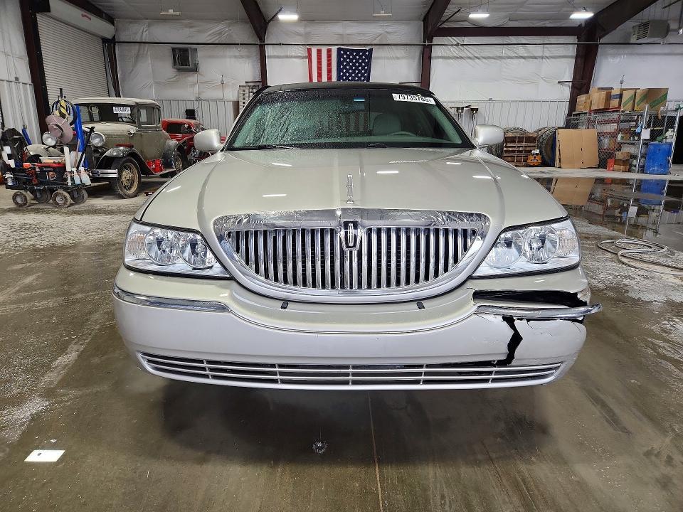 2004 Lincoln Town car Executive
