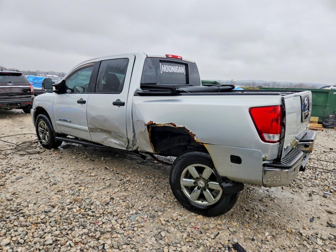 2011 Nissan Titan SV