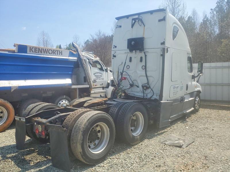 2018 Freightliner Cascadia 125 Semi Truck