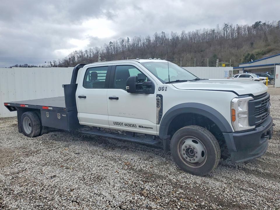 2025 Ford F450 Super Duty Flatbed Truck