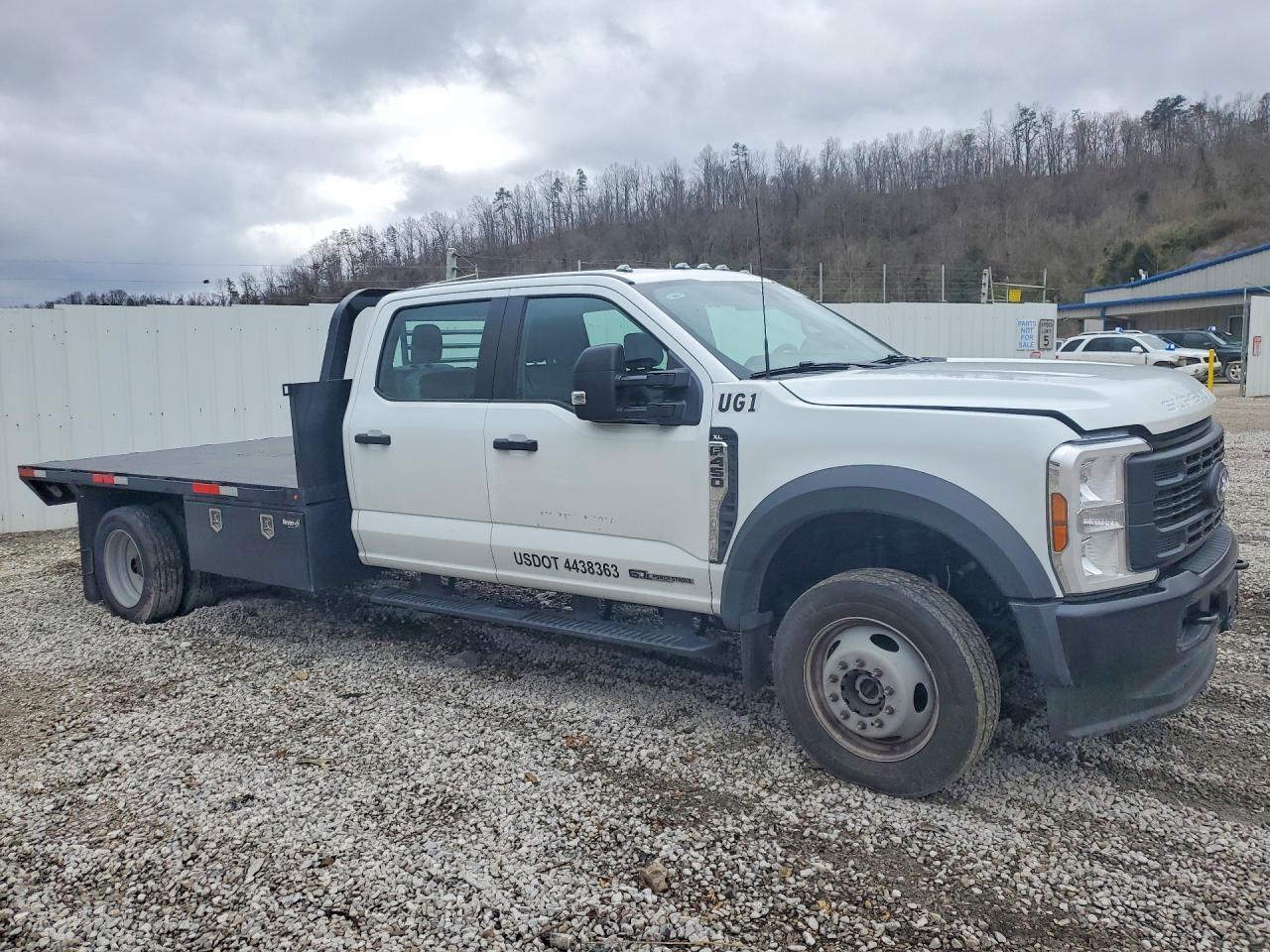 2025 Ford F450 Super Duty Flatbed Truck