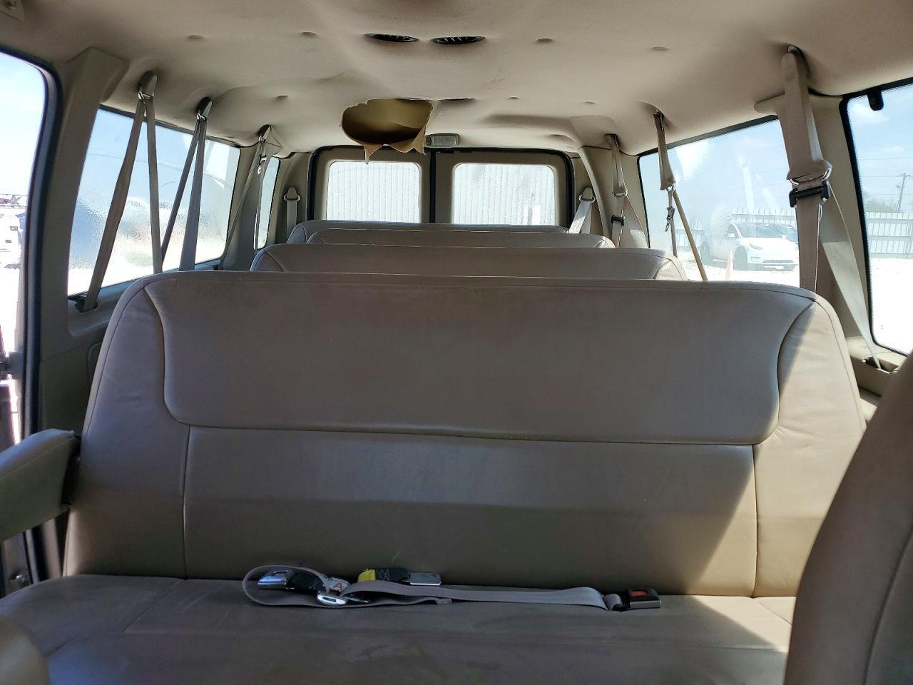 2001 Ford Econoline E350 Super Duty Wagon