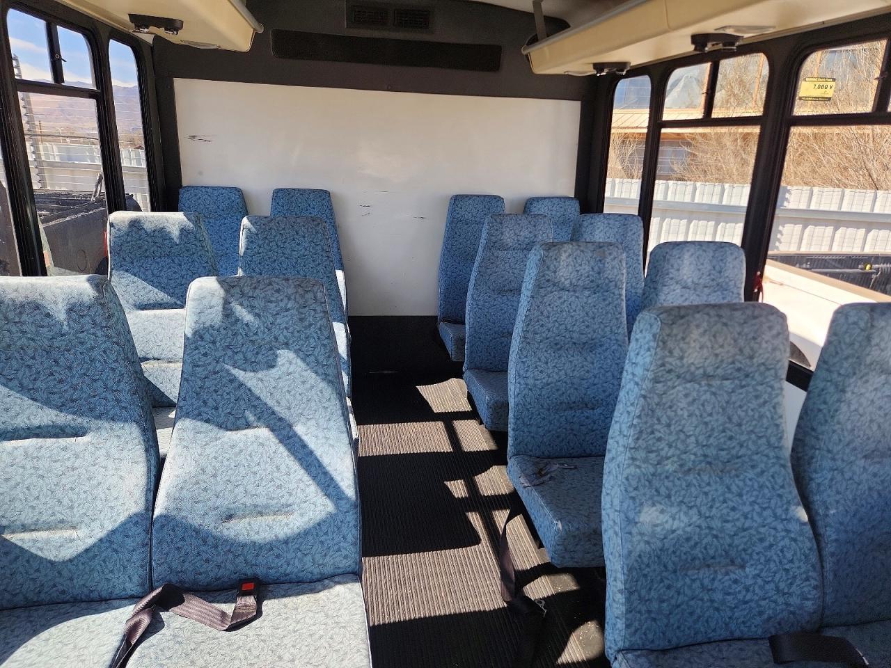 2002 Ford Econoline E350 Super Duty Cutaway Van