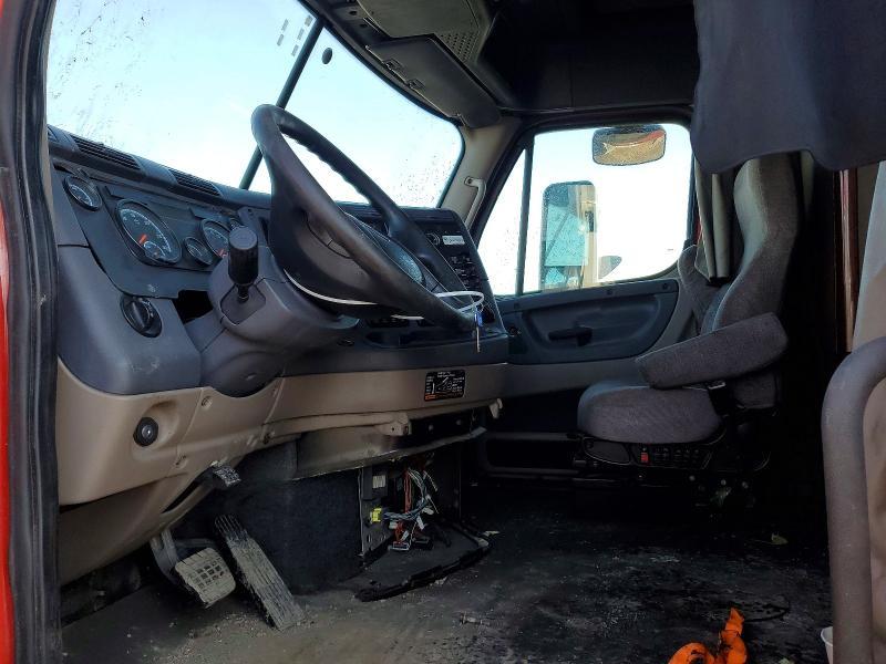 2014 Freightliner Cascadia Semi Truck