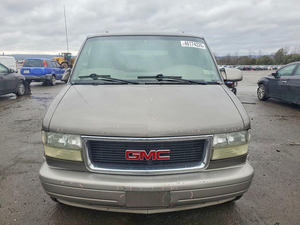 2002 GMC Safari XT