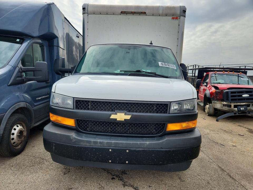 2020 Chevrolet Express BOX Truck