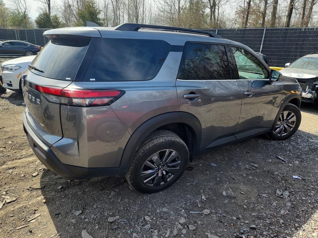 2025 Nissan Pathfinder sv