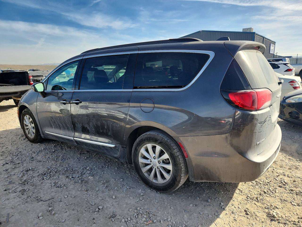 2017 Chrysler Pacifica Touring l